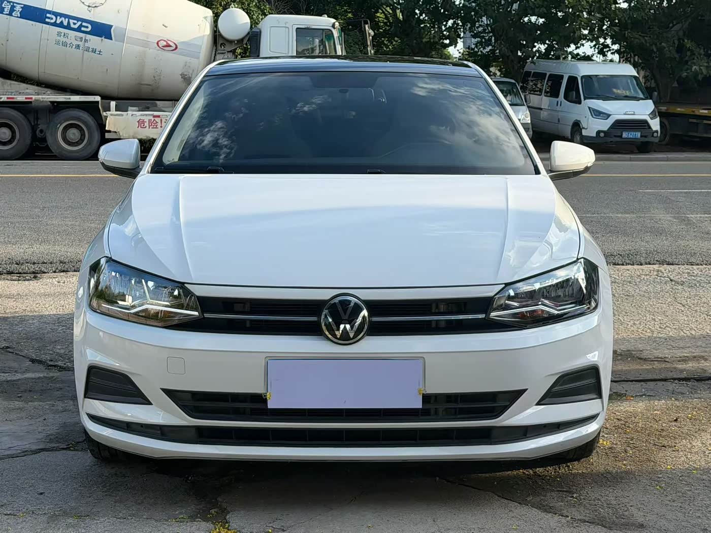 Volkswagen Polo 1.5 л 2022 г. Белый, пробег 30000 км
