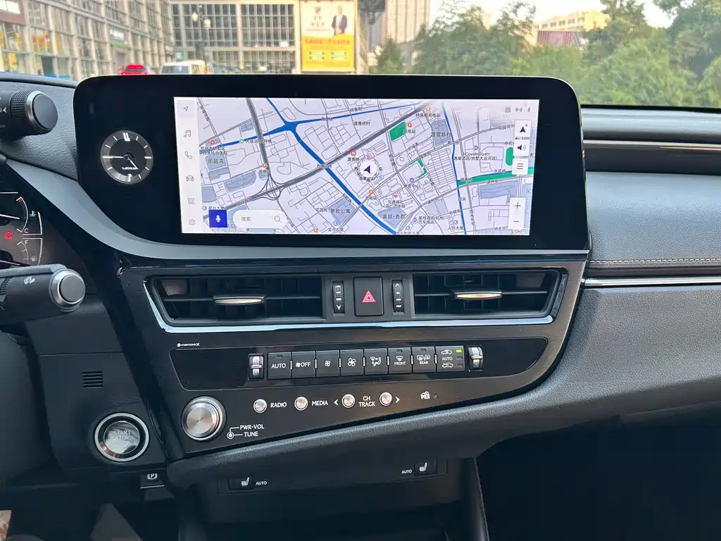 Lexus ES — миниатюра 9