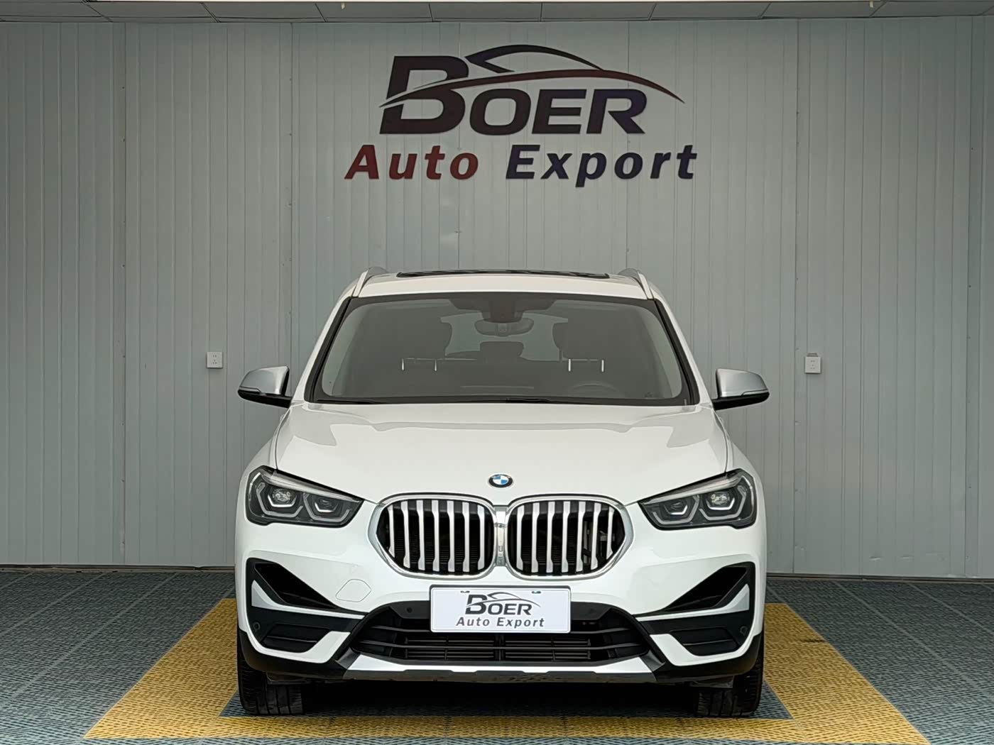 BMW X1 1.5 л 2021 г. Белый, пробег 40000 км