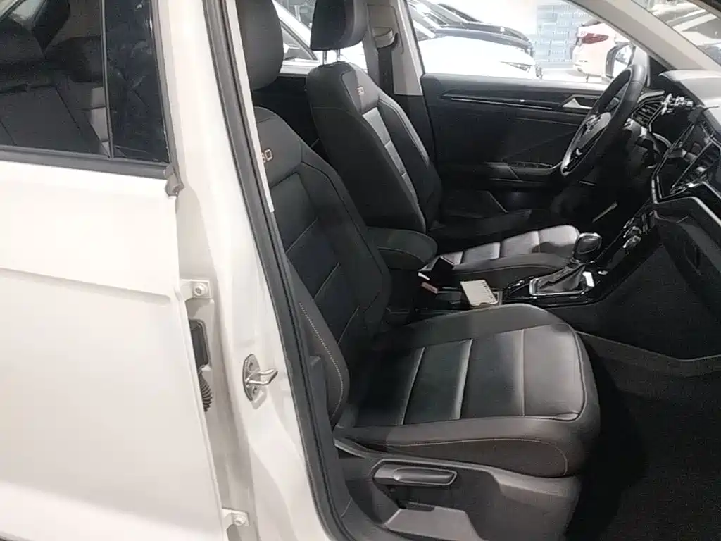 Volkswagen T-Roc — миниатюра 25