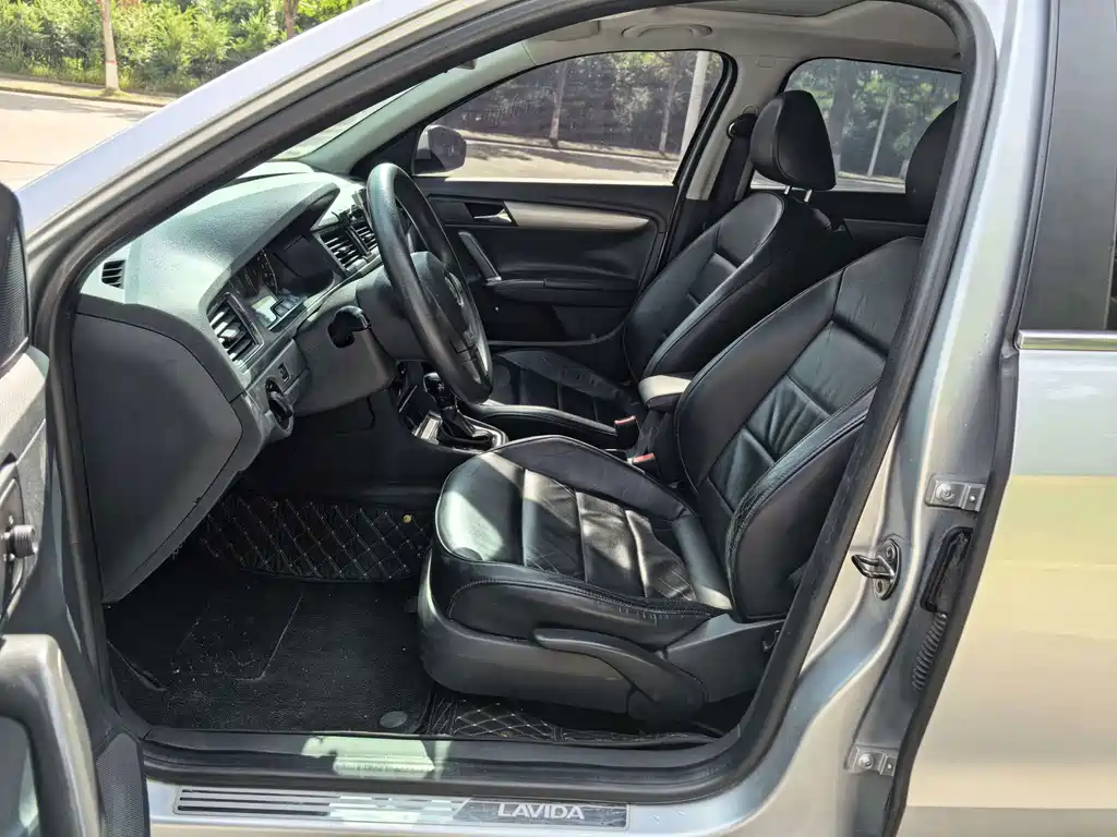 Volkswagen Lavida — миниатюра 5