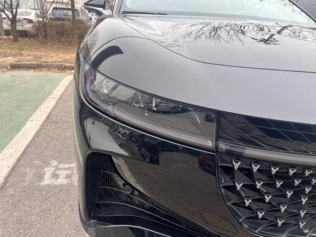 VOYAH LANTU CHASING LIGHT