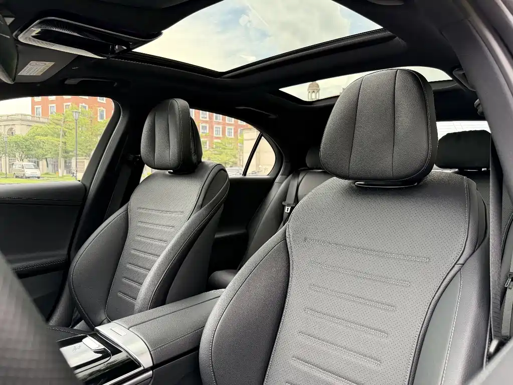 Mercedes-Benz C-Class — миниатюра 11