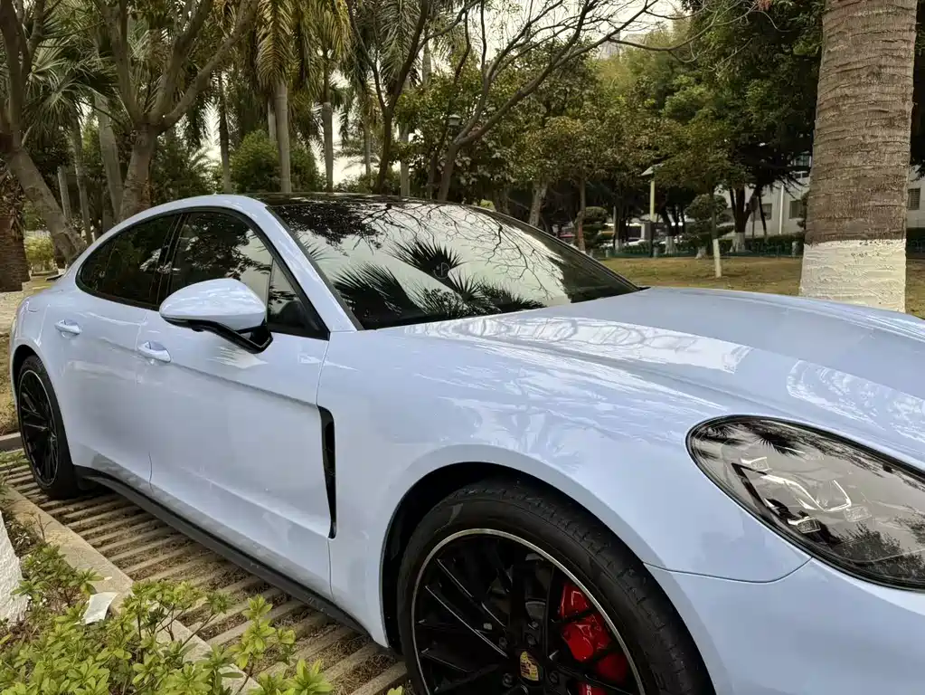 PORSCHE PANAMERA
