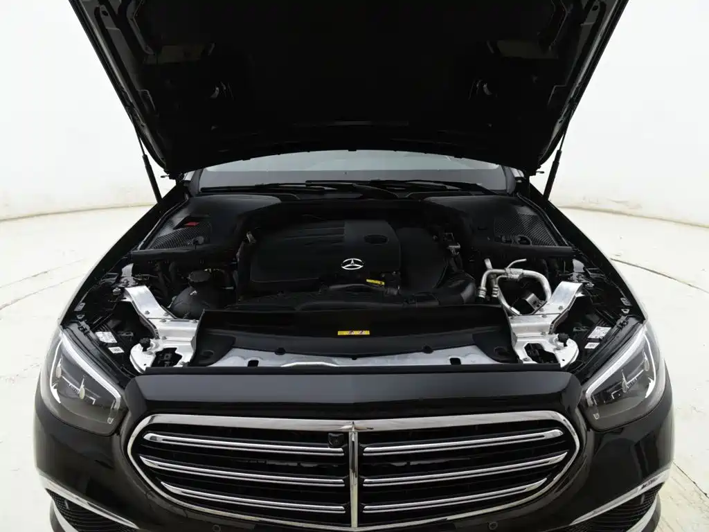 Mercedes-Benz E-Class — миниатюра 17