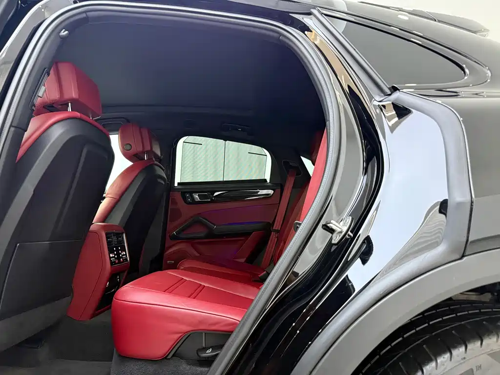 Porsche Cayenne — миниатюра 6