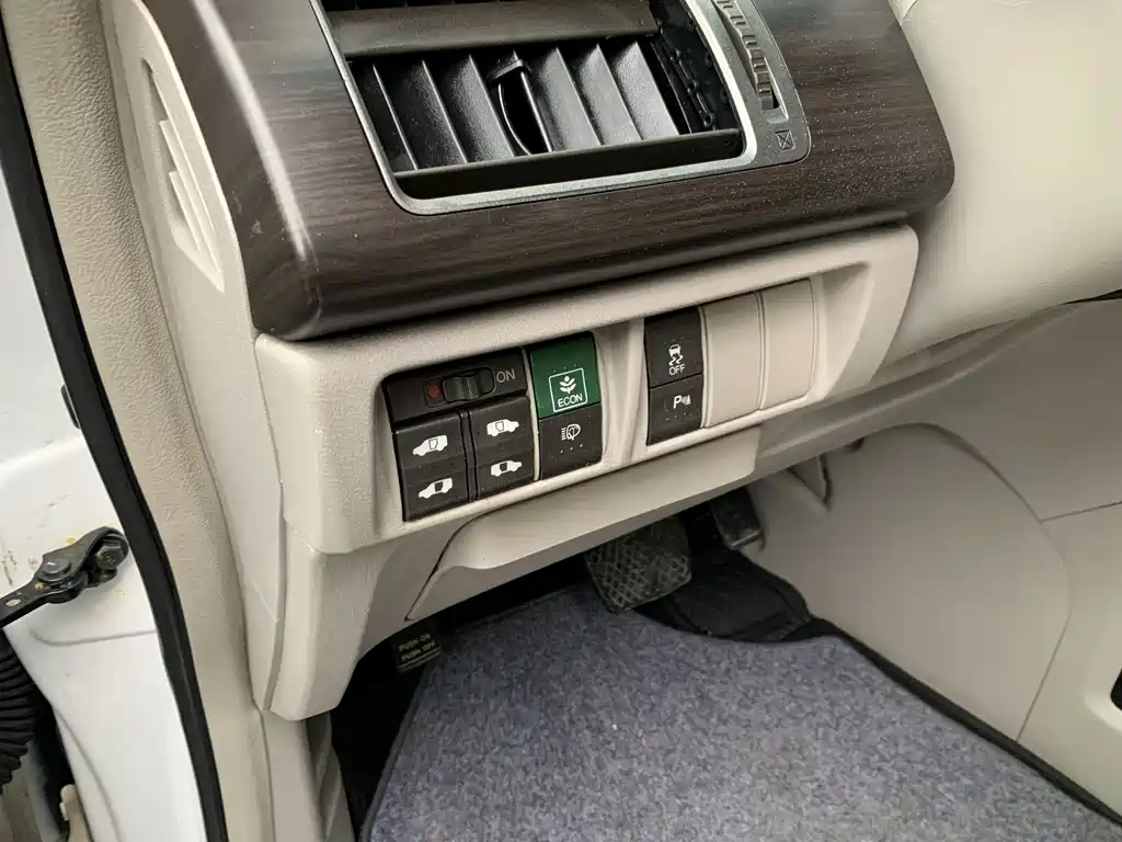 Honda Elysion — миниатюра 8