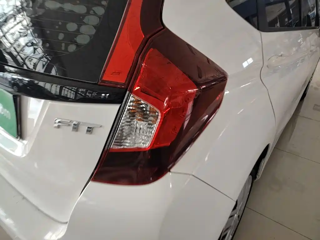 Honda Fit — миниатюра 8