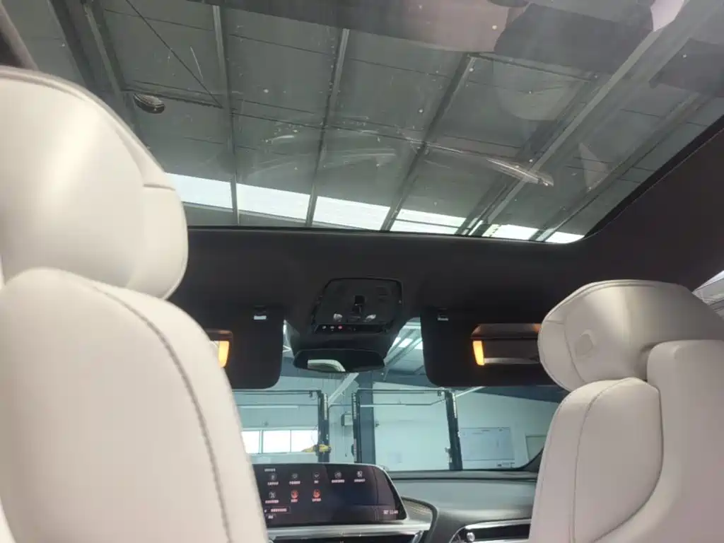 Cadillac Lyriq — миниатюра 18