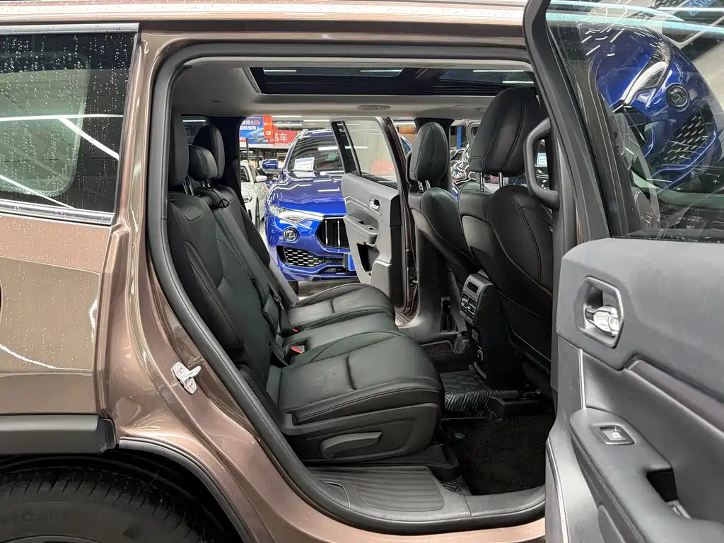 Jeep Commander — миниатюра 15
