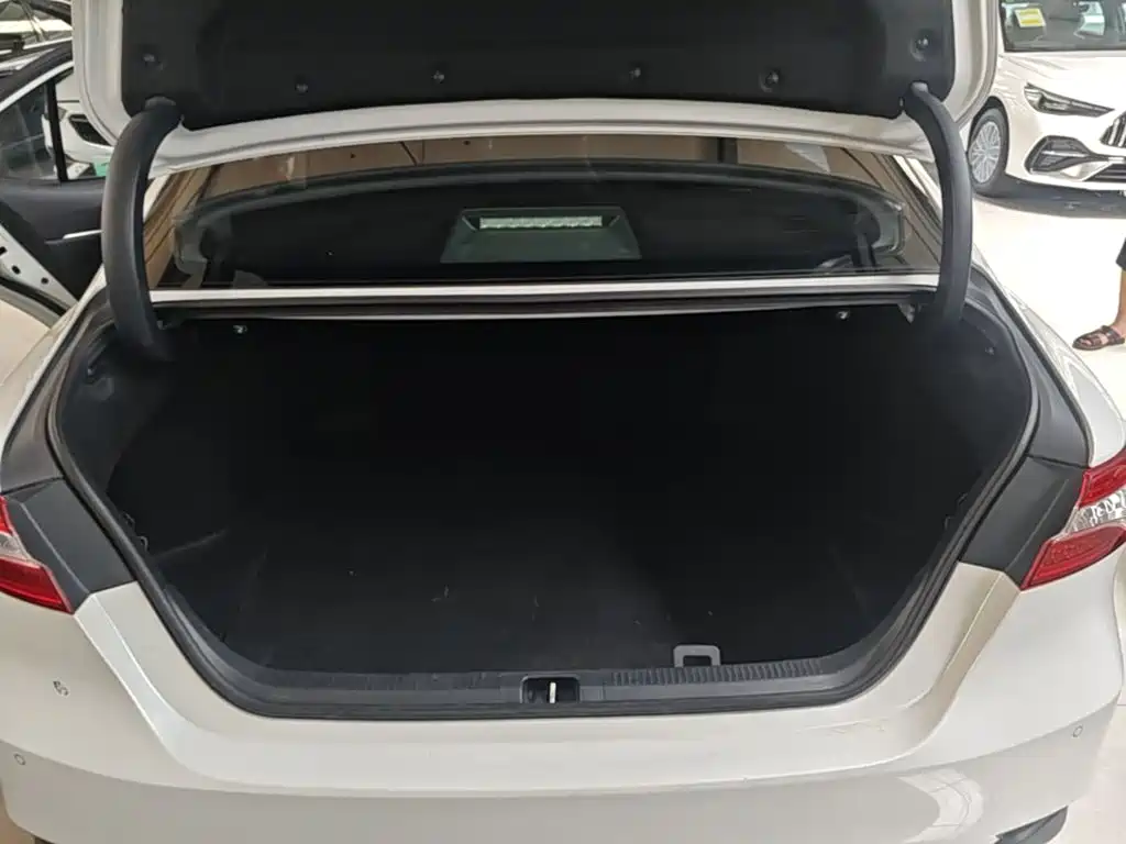 Toyota Camry — миниатюра 19