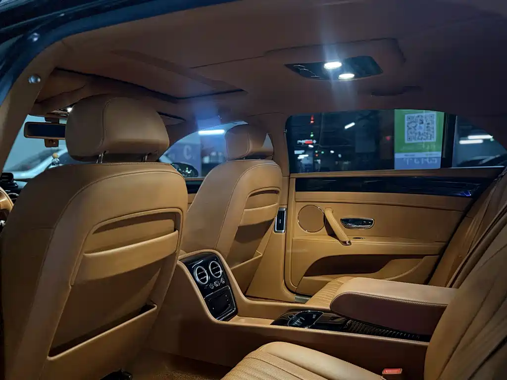 Bentley Flying Spur — миниатюра 14