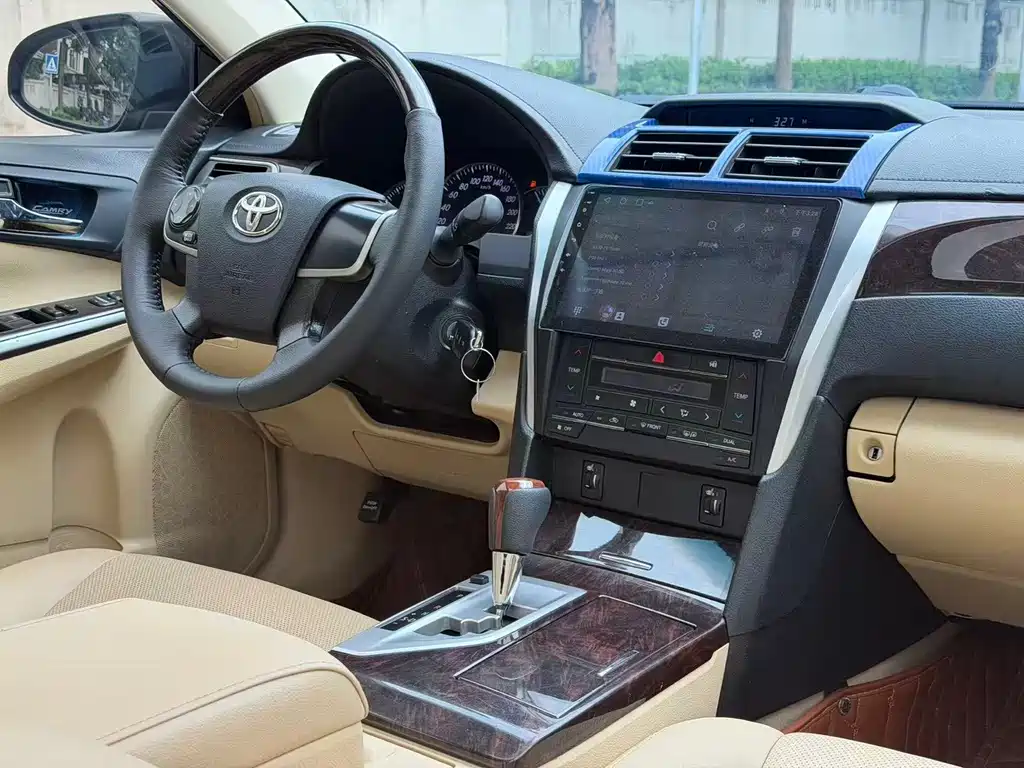 Toyota Camry — миниатюра 12