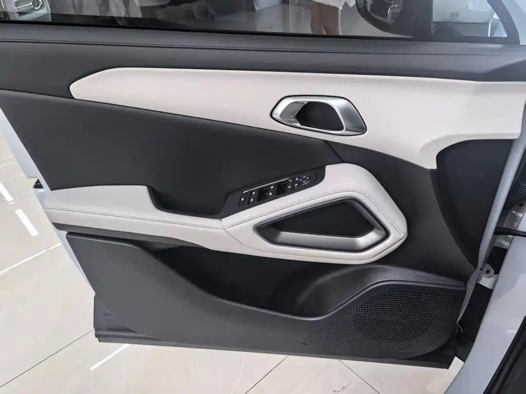 BYD Yuan UP — миниатюра 19