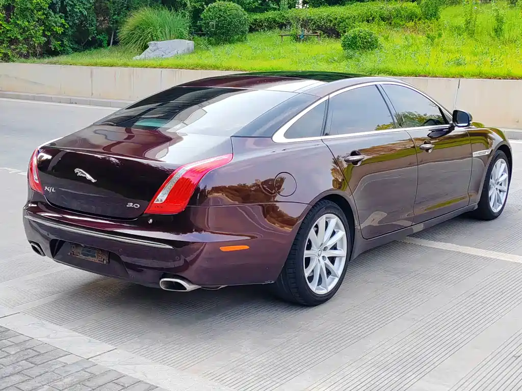 Jaguar XJ — миниатюра 6