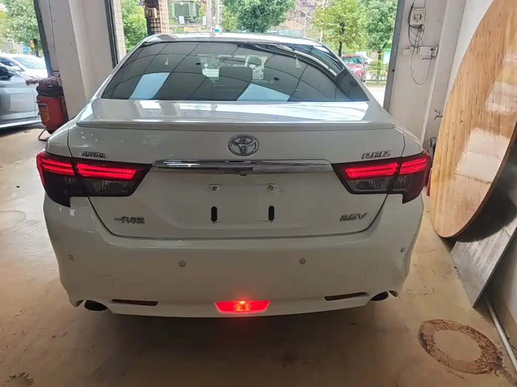 Toyota Reiz — миниатюра 6