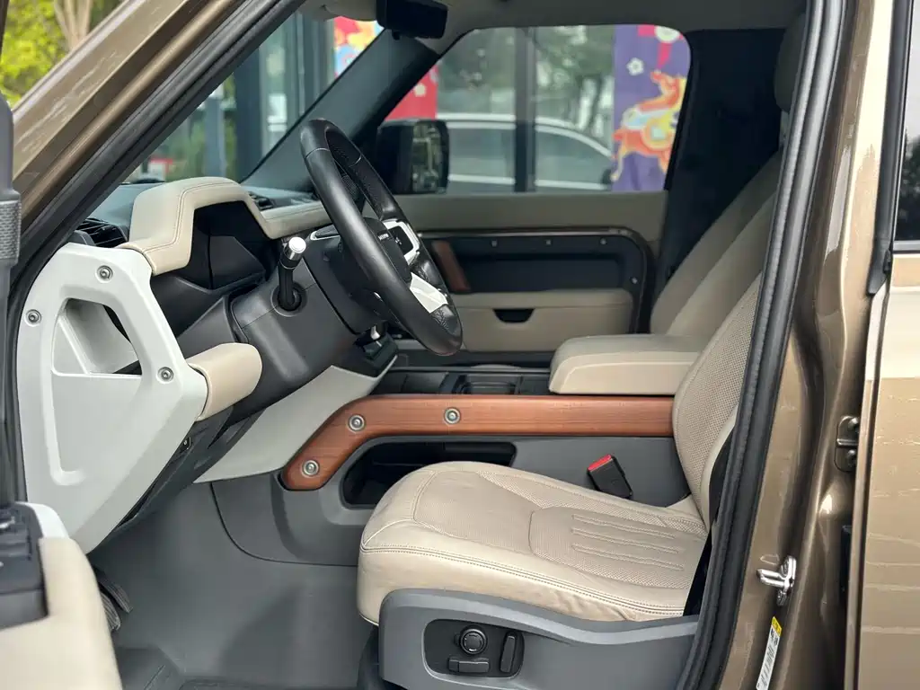 Land Rover Defender — миниатюра 4