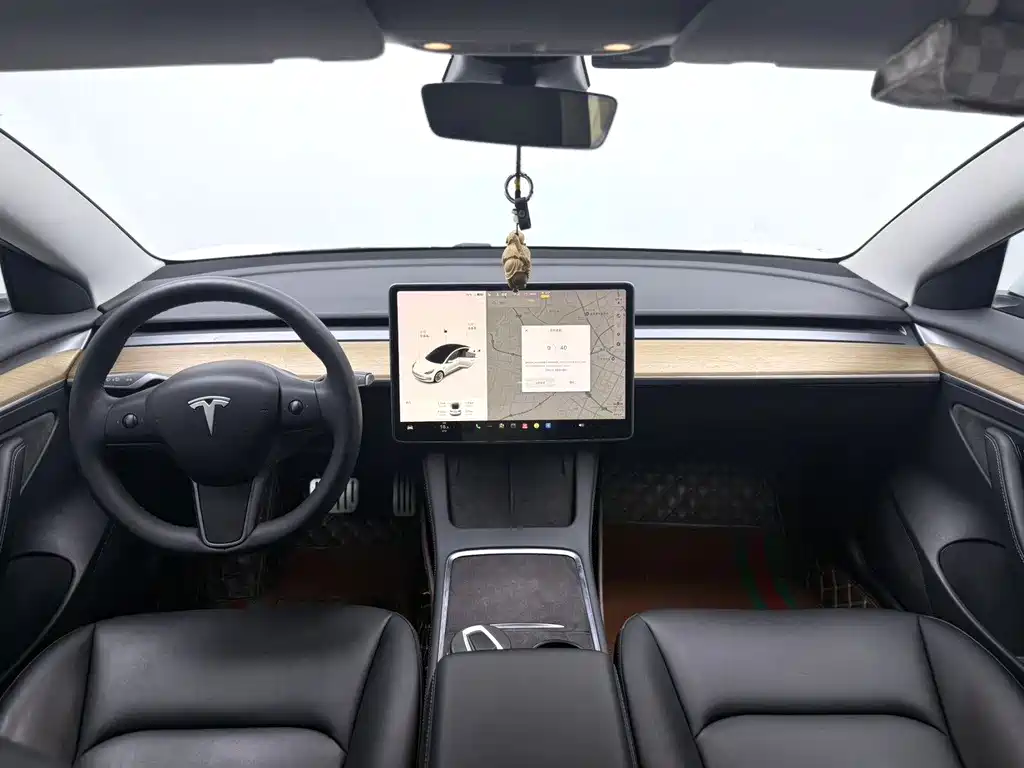 Tesla Model 3 — миниатюра 4