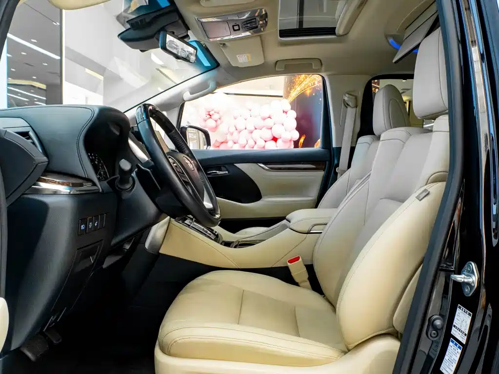 Toyota Alphard — миниатюра 27