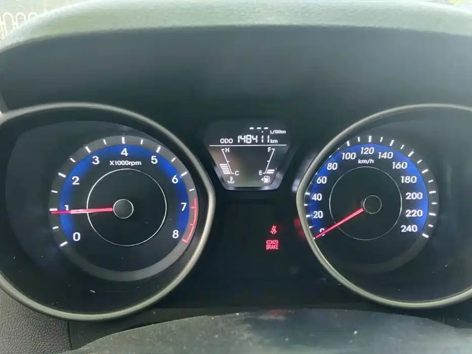 Hyundai Elantra Langdong — миниатюра 12