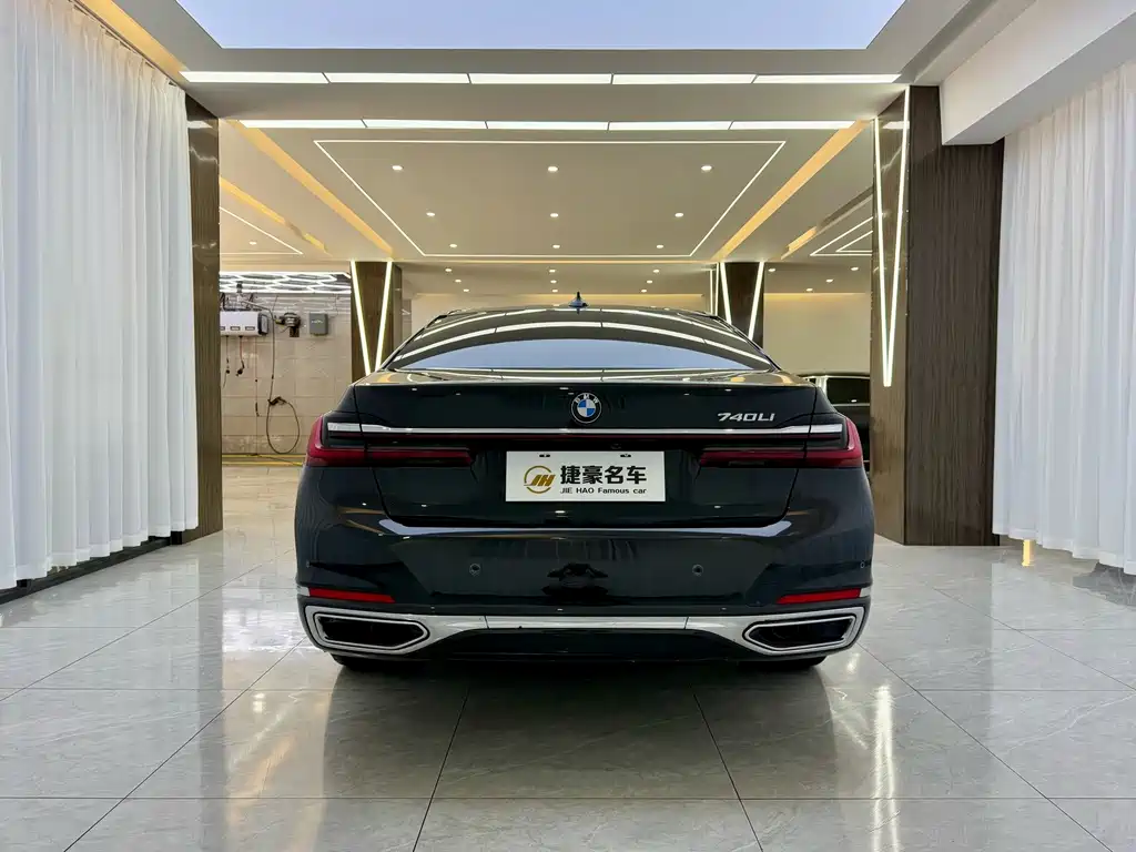 BMW 7 Series — миниатюра 14