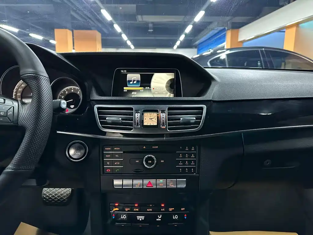 Mercedes-Benz E-Class — миниатюра 11