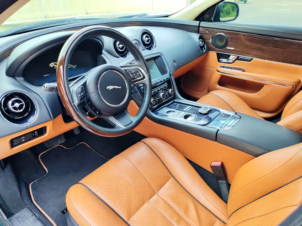 Jaguar XJ — миниатюра 11