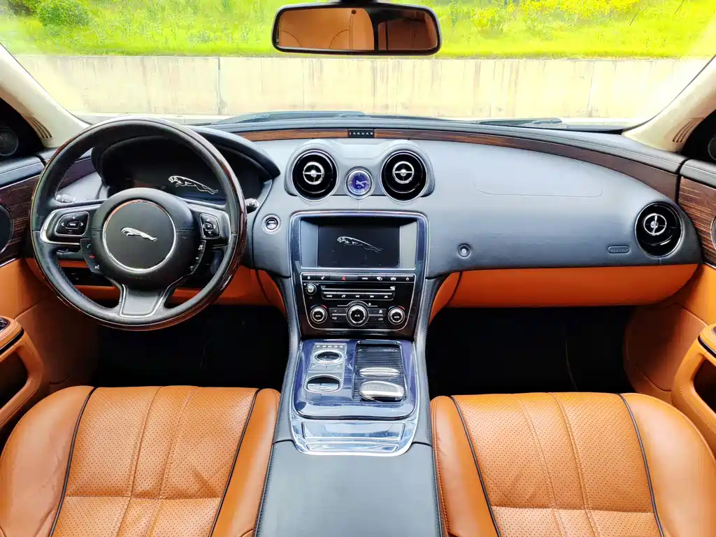 Jaguar XJ — миниатюра 21