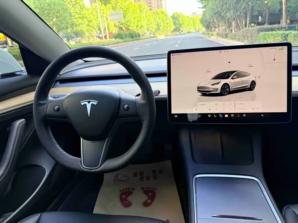 Tesla Model 3 — миниатюра 15