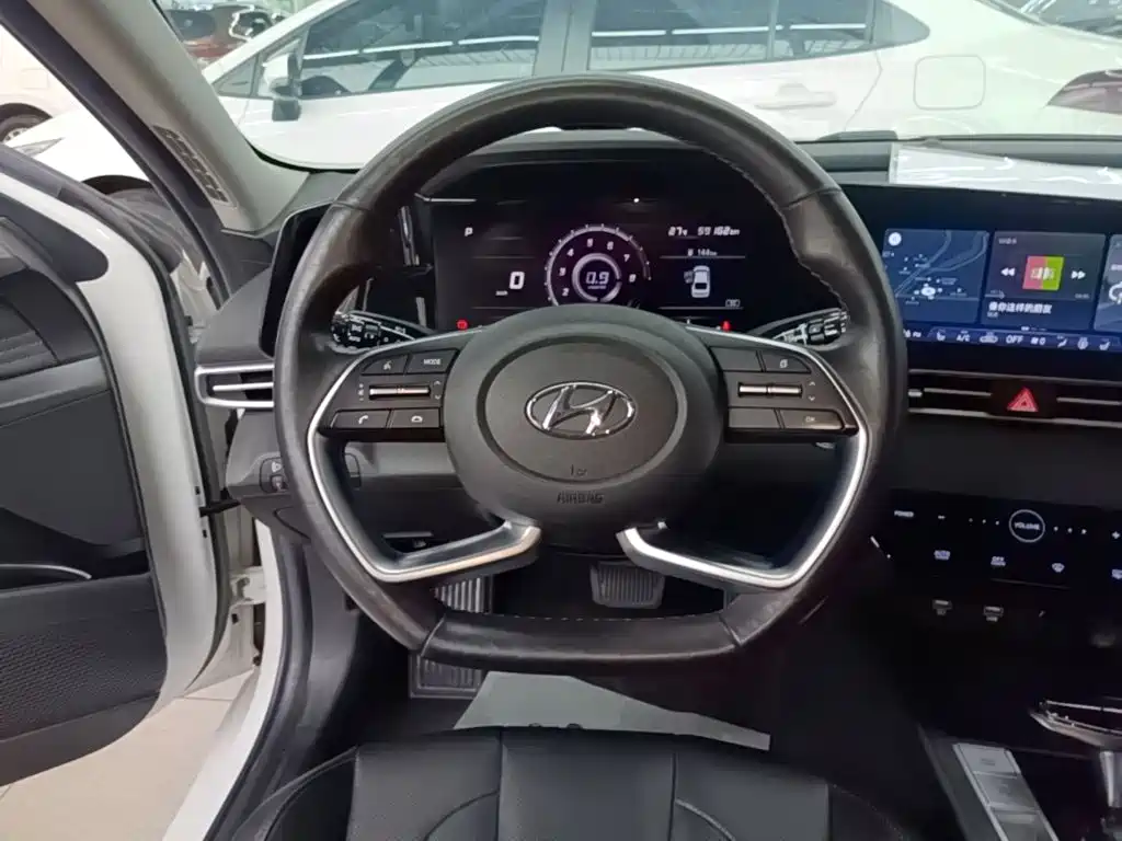 Hyundai Elantra — миниатюра 11