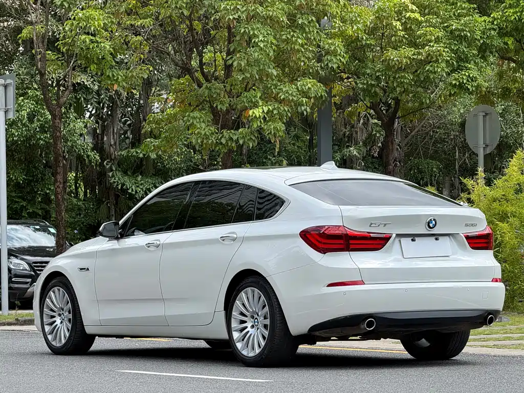 BMW 5 Series GT — миниатюра 5