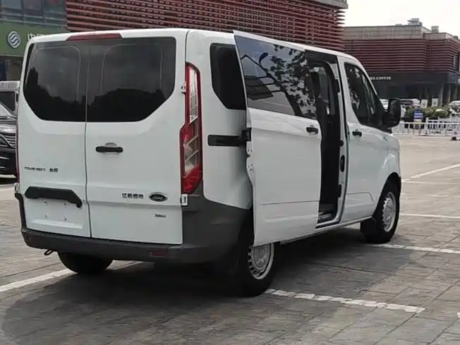 Ford Transit — миниатюра 5