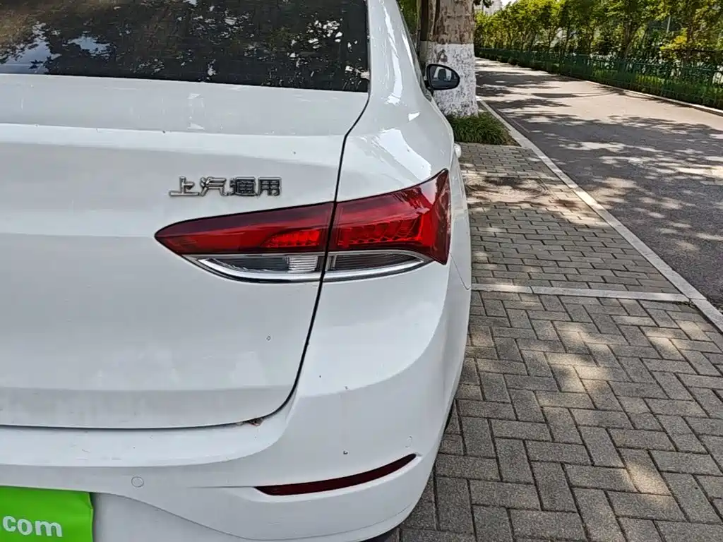 Buick Excelle — миниатюра 8
