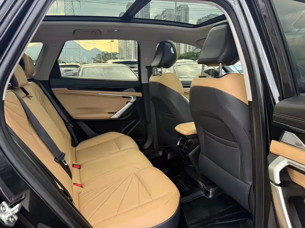 Geely Boyue L — миниатюра 10