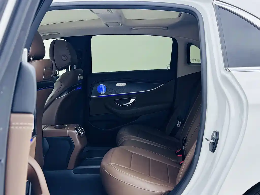 Mercedes-Benz E-Class — миниатюра 9