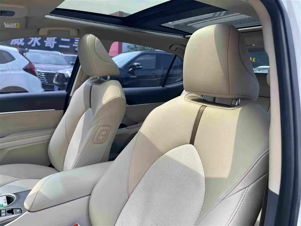 Toyota Camry — миниатюра 9