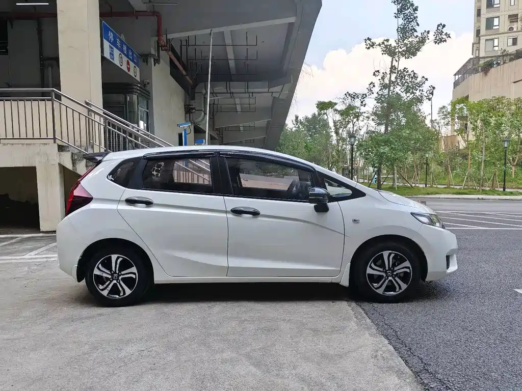 Honda Fit — миниатюра 8