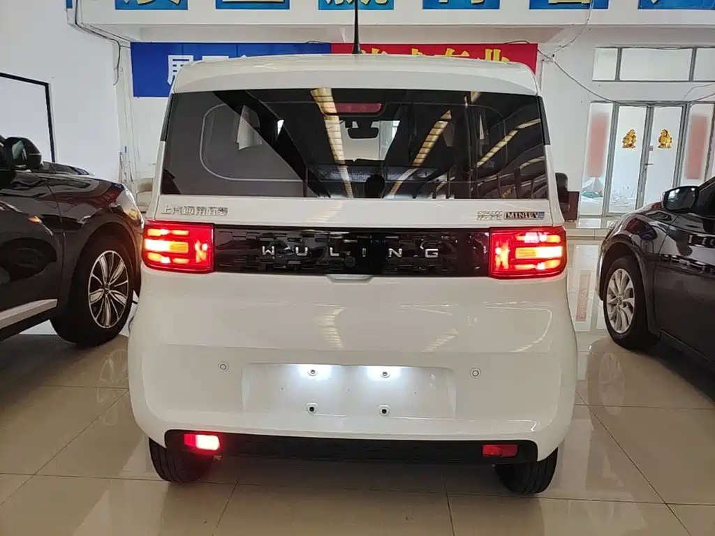 Wuling MINIEV — миниатюра 6