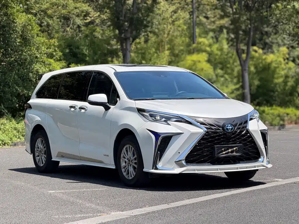Toyota Sienna — миниатюра 4