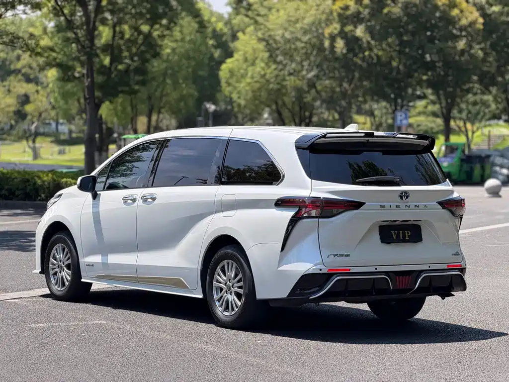Toyota Sienna — миниатюра 8