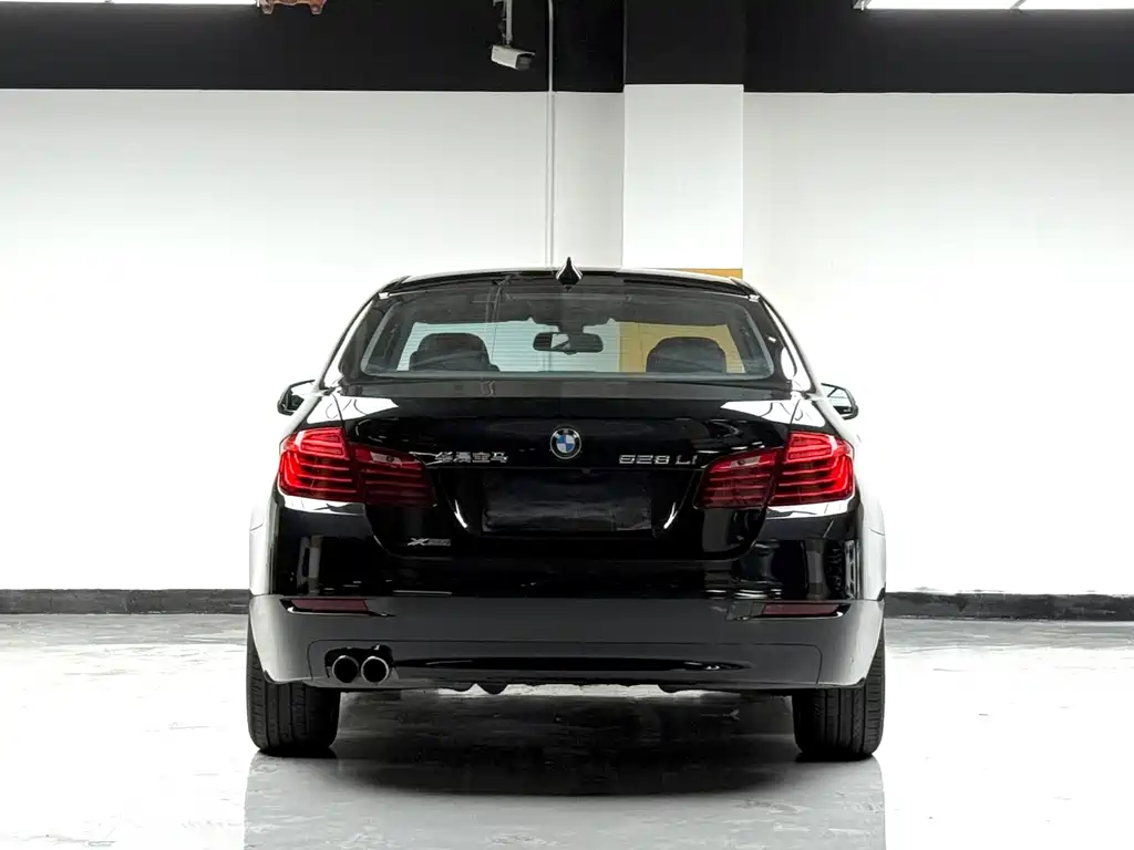BMW 5 Series — миниатюра 5