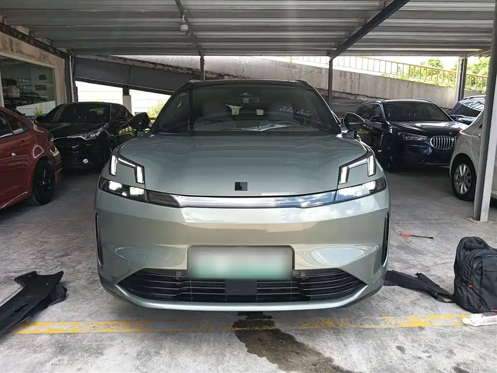 LYNK  & CO. 08 EM P