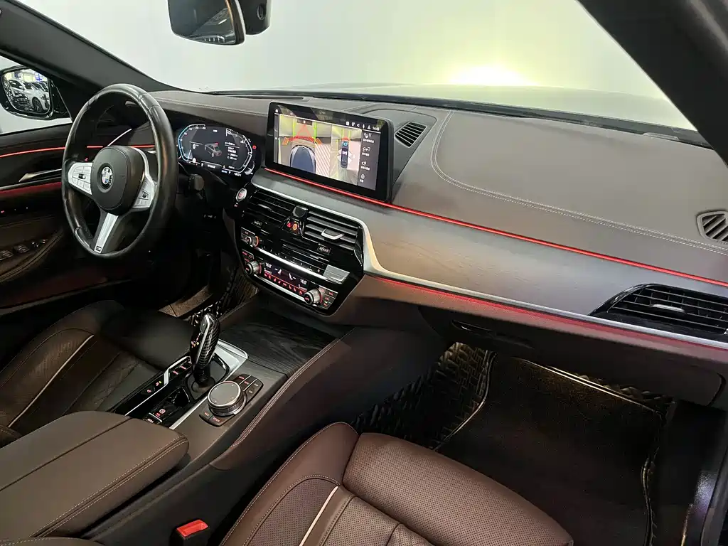 BMW 5 Series — миниатюра 7