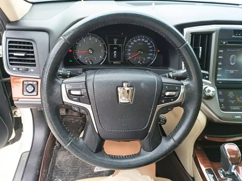 Toyota Crown — миниатюра 11