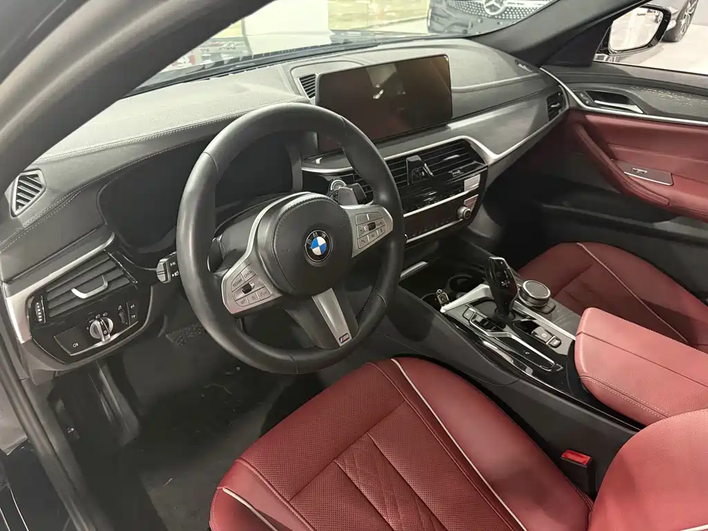 BMW 5 Series — миниатюра 11