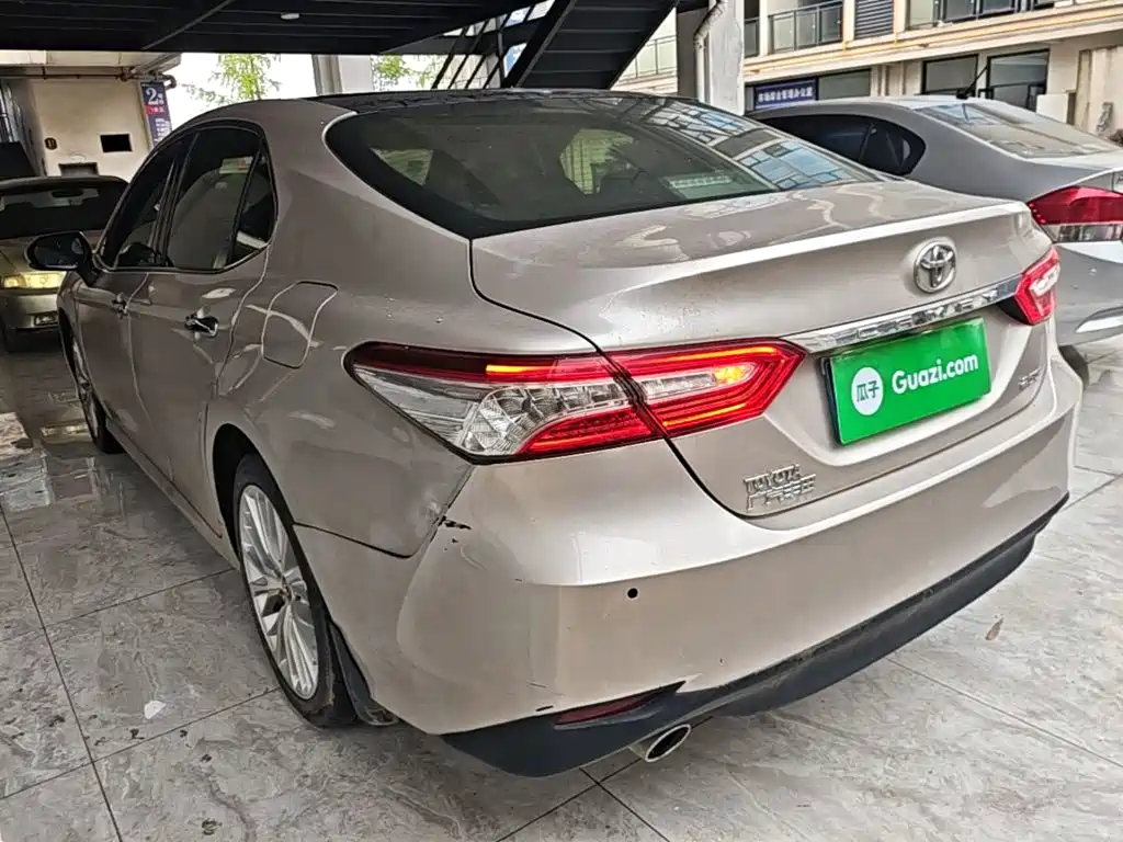Toyota Camry — миниатюра 5