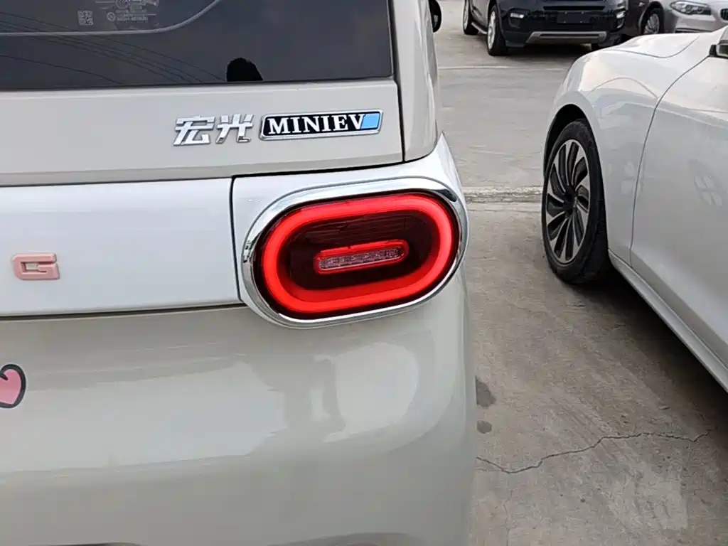 Wuling MINIEV — миниатюра 8