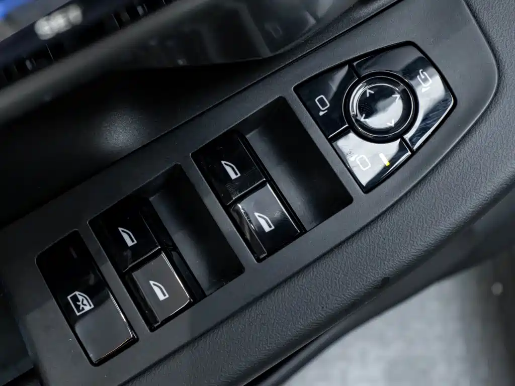 BMW 5 Series — миниатюра 24