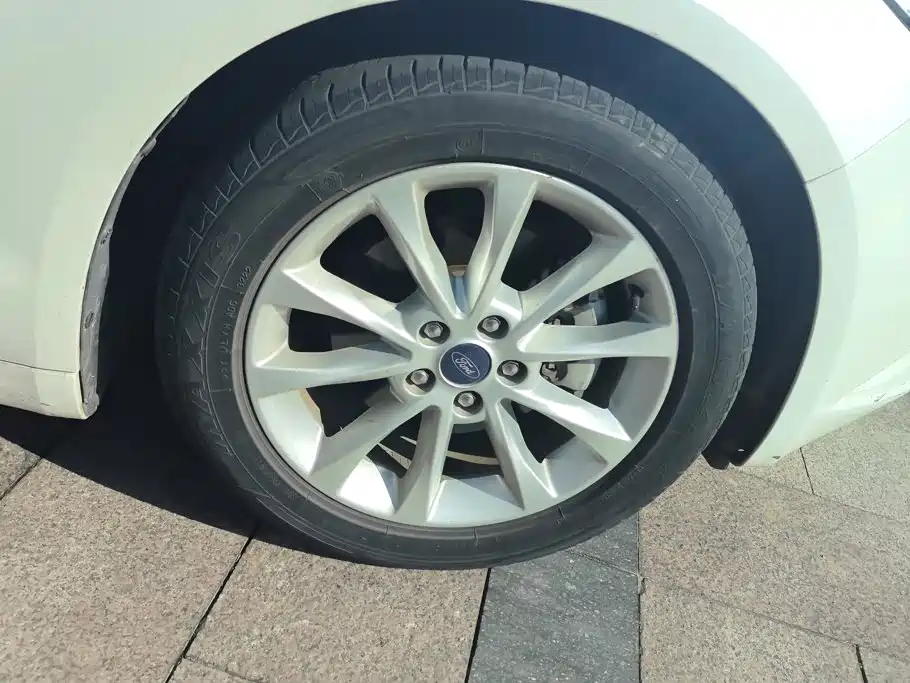 Ford Mondeo — миниатюра 6