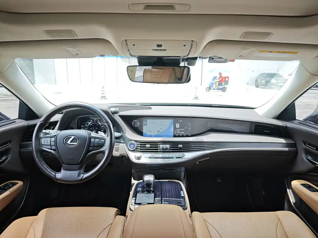 Lexus LS — миниатюра 7